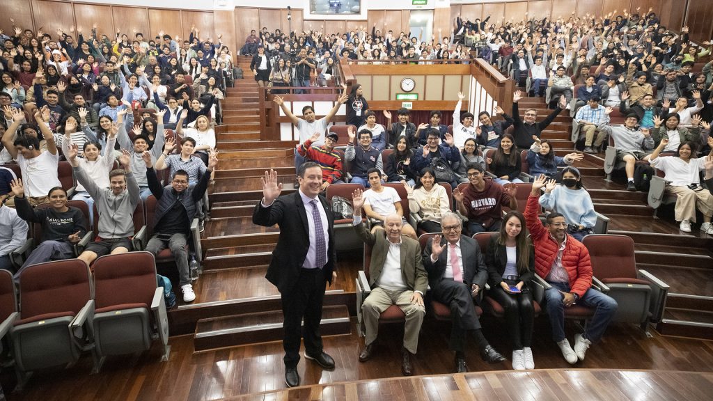7-conferencia-espacial-astronauta-jack-fischer-en-pucp-renato-pajuelo-066-1920×1080-1