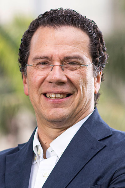 cara-400×600-carlos_garatea-1