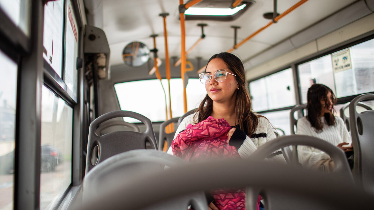 web-1920×1080-cronica-estudiantes-intercambio-deis-2-1536×864