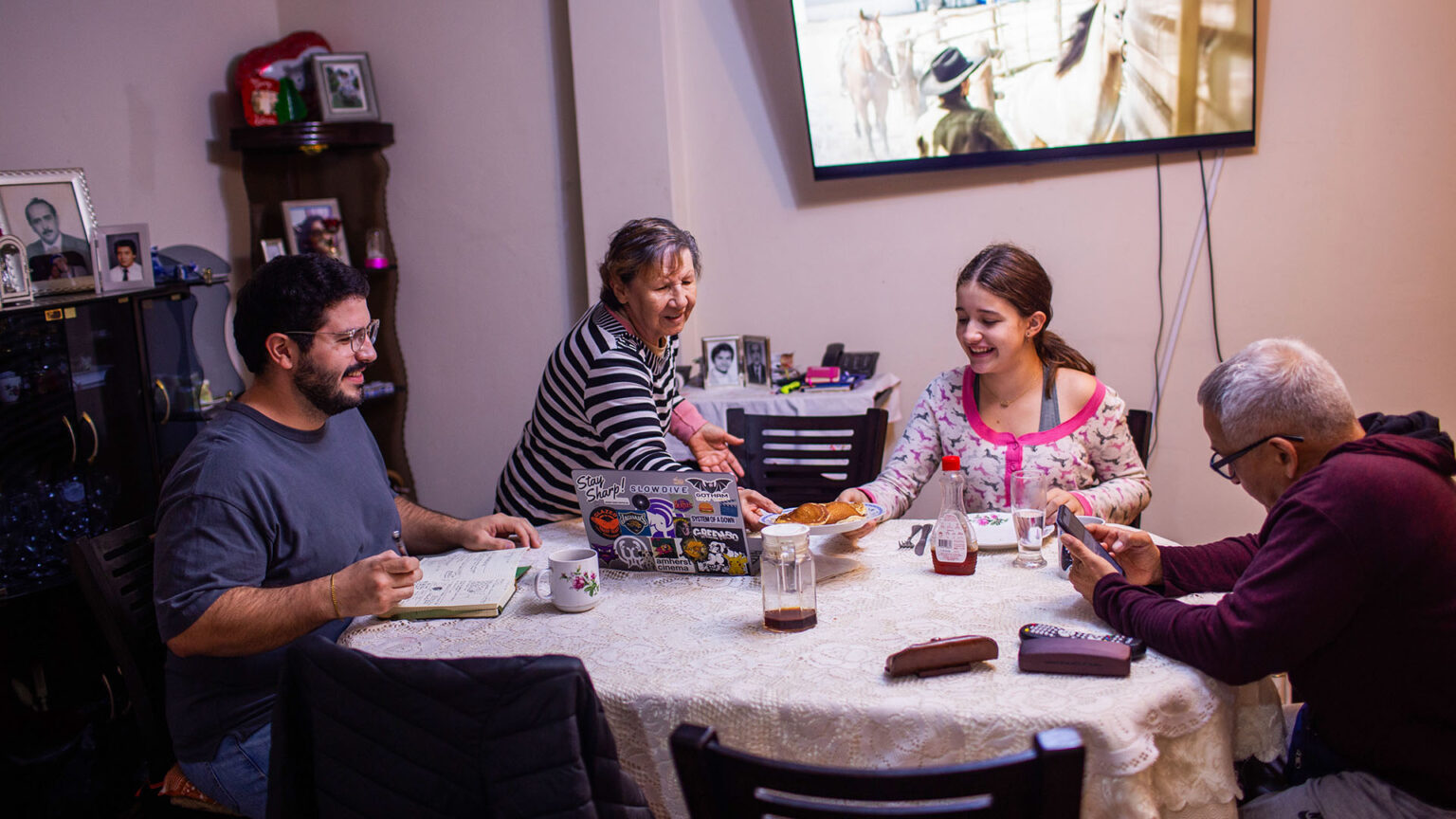 web-1920×1080-cronica-estudiantes-intercambio-gianfranco-2-1536×864