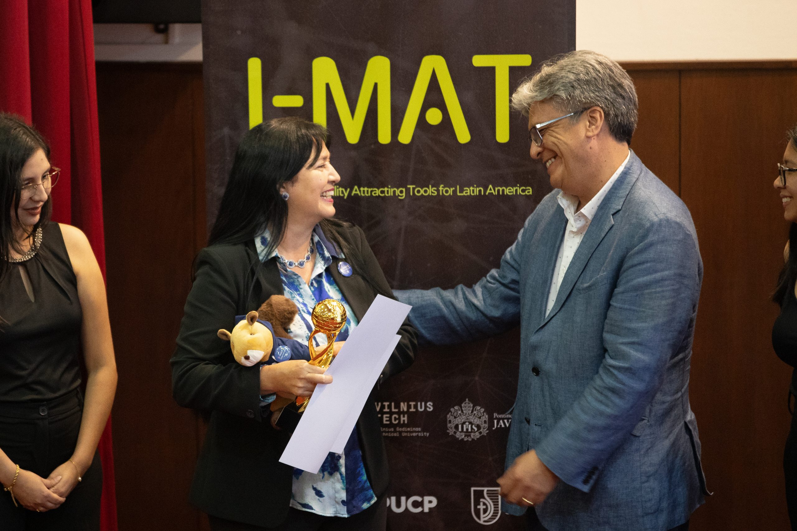 INTERNATIONAL AWARDS PUCP – JORGE CERDAN2180