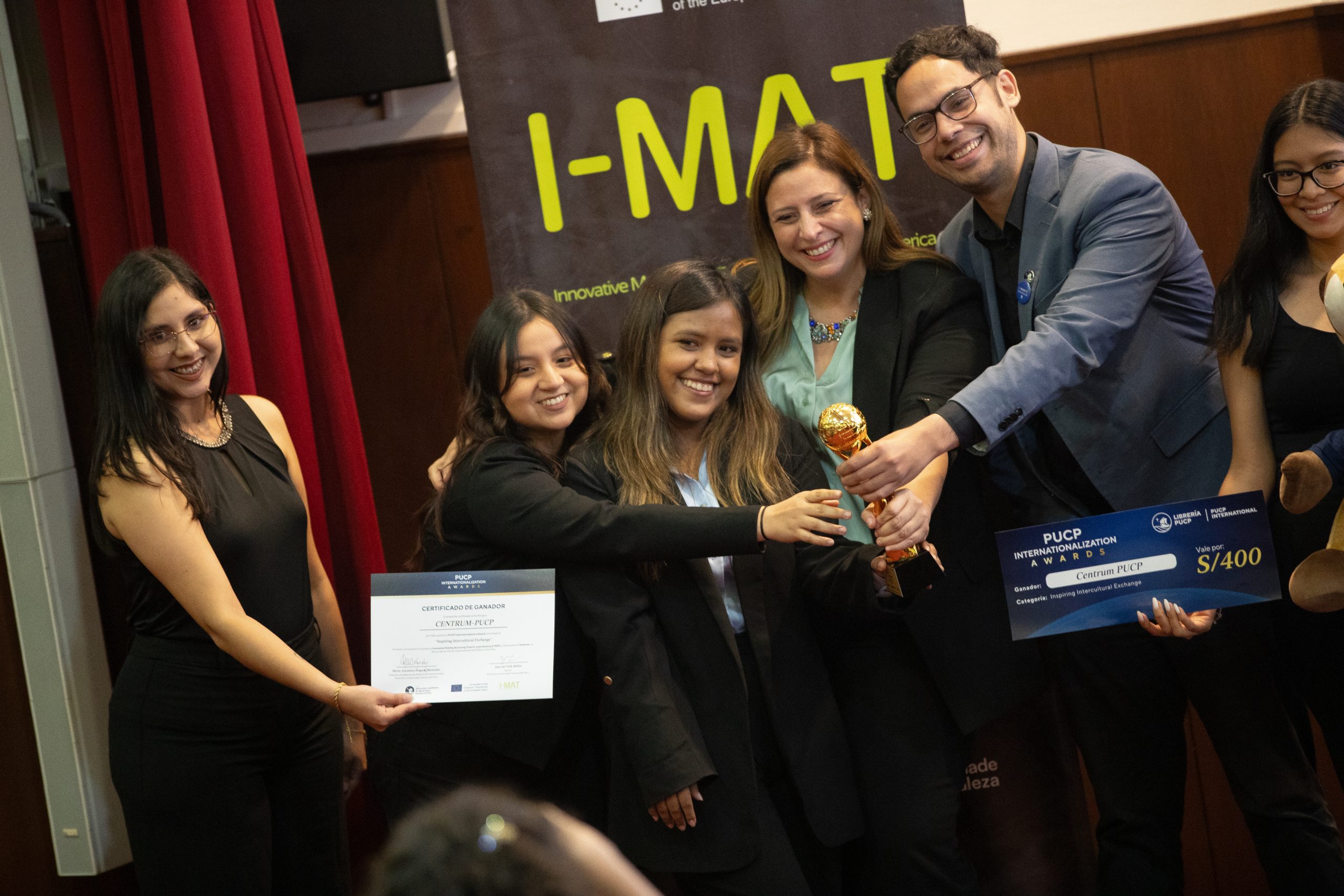 INTERNATIONAL AWARDS PUCP – JORGE CERDAN2186