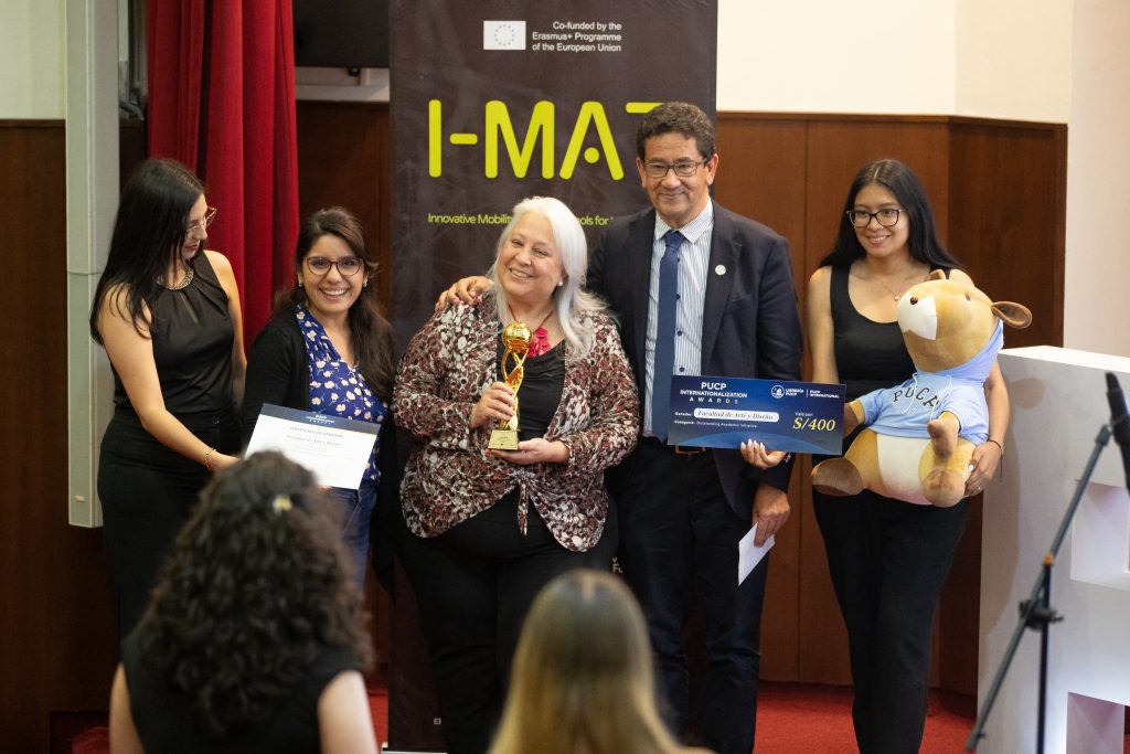 INTERNATIONAL AWARDS PUCP – JORGE CERDAN2192