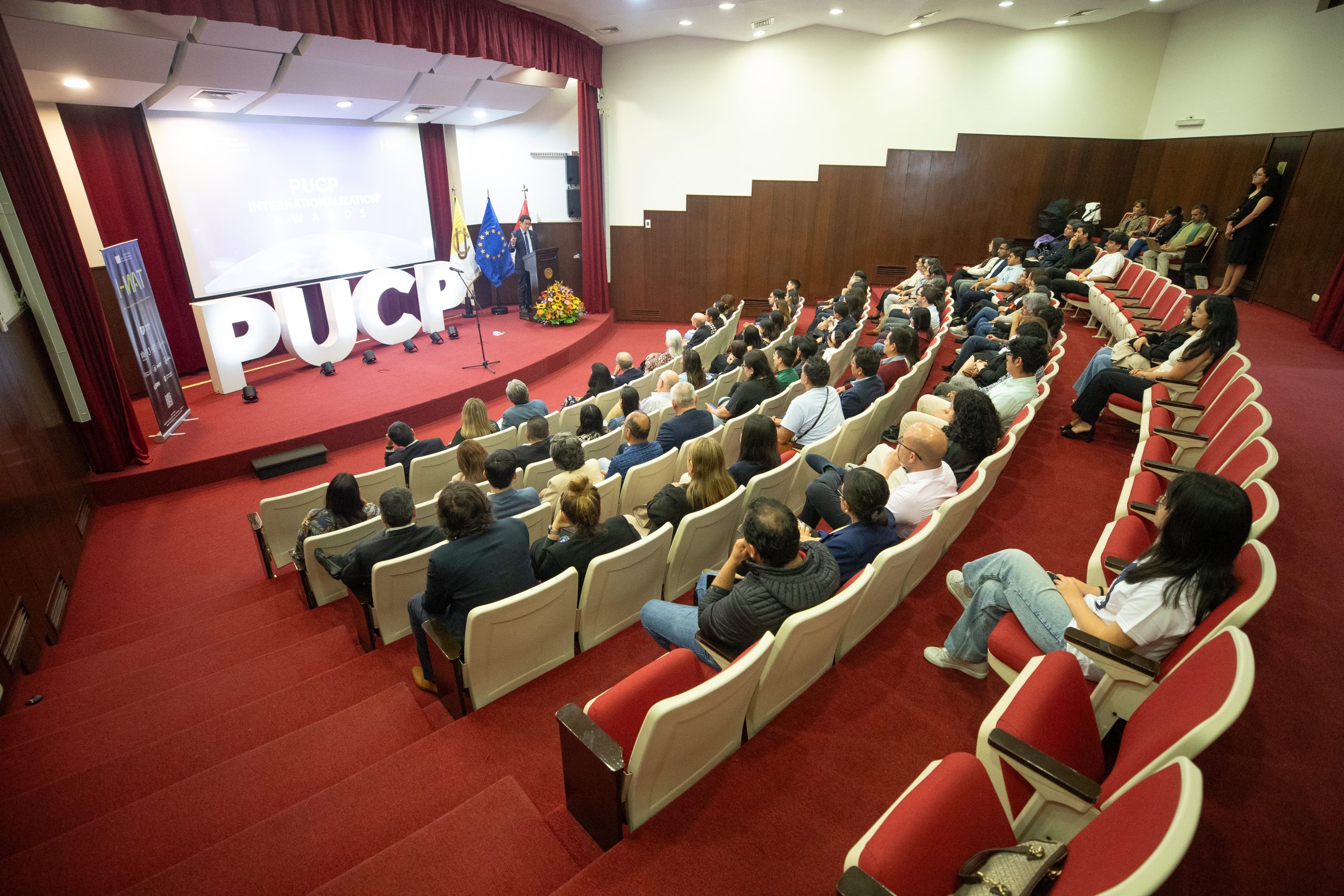 INTERNATIONAL AWARDS PUCP – JORGE CERDAN2215