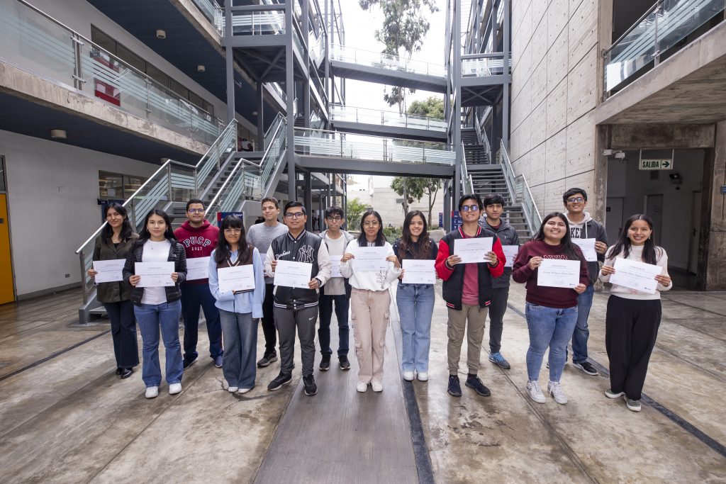 033- ENTREGA BECAS DARI – ROBERTO ROJAS