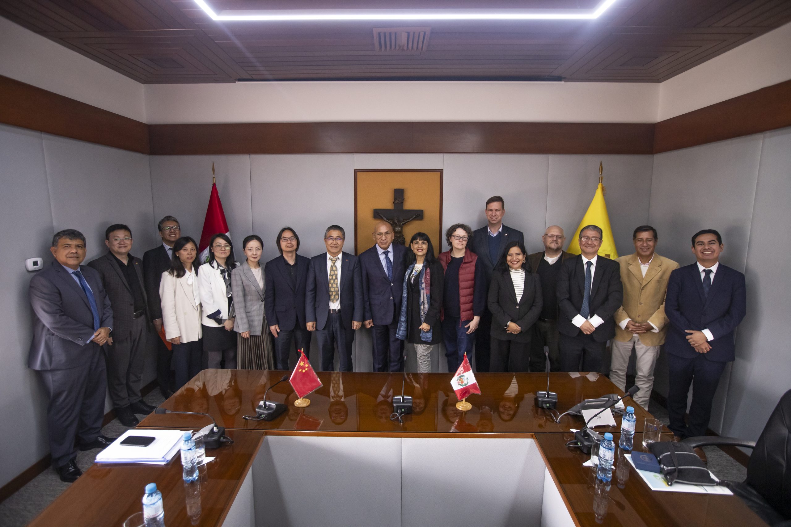 087- VISITA EAST CHINA UNIVERSITY OF SCIENCE AND TECHNOLOGY (ECUST) – ROBERTO ROJAS