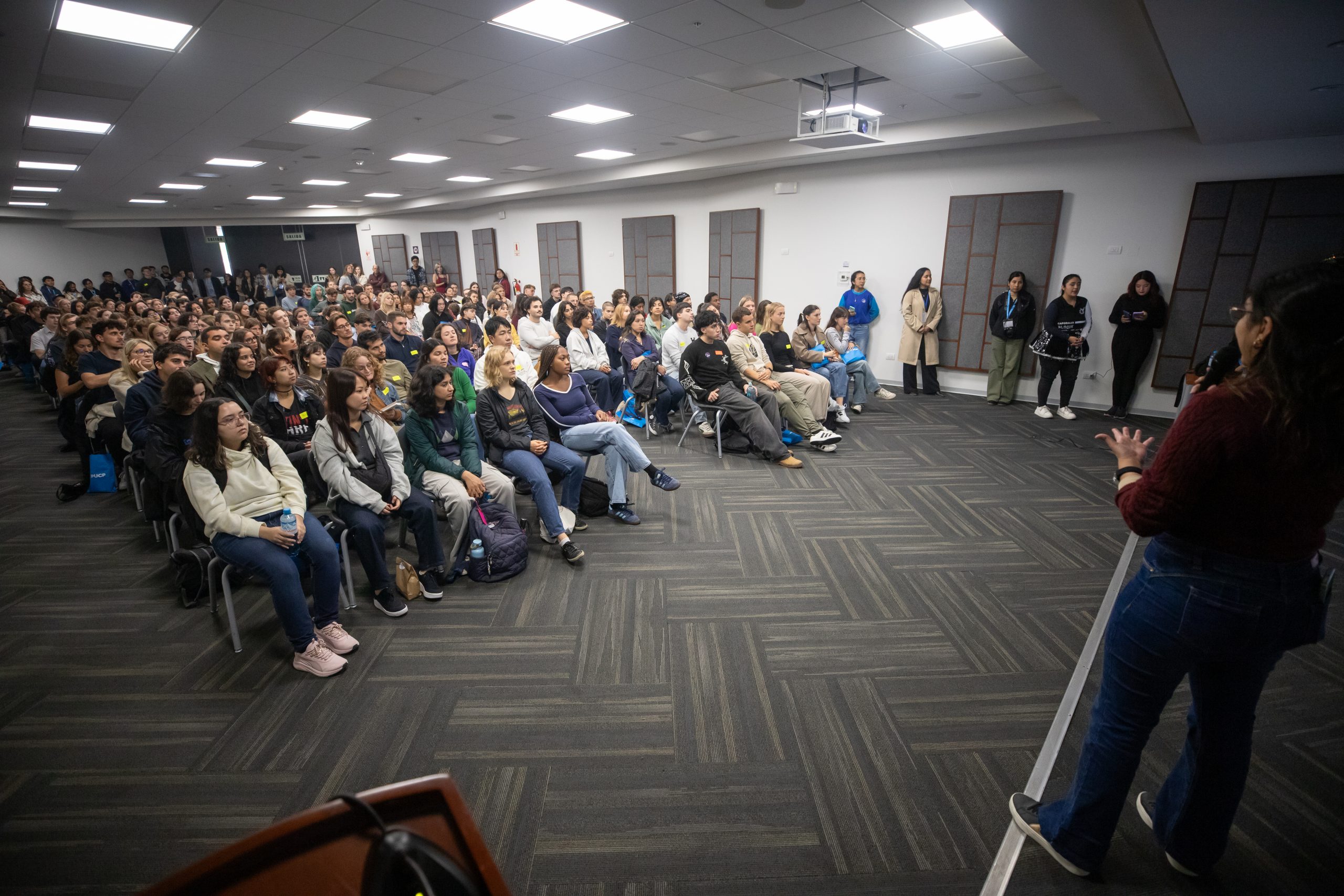 BIENVENIDA ESTUDIANTES INTERNACIONALES PUCP – JORGE CERDAN2792