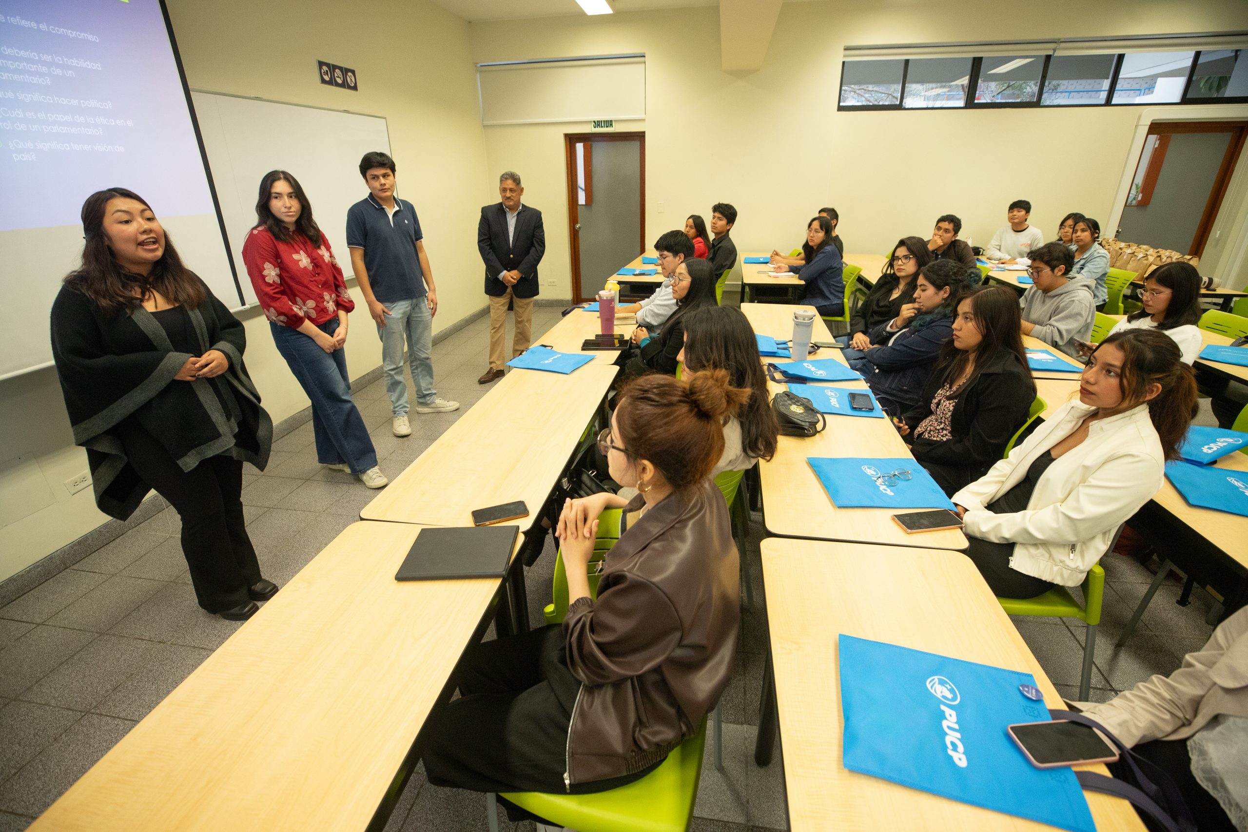 EVENTO PARLAMENTO ANDINO JOVENES PUCP – JORGE CERDAN4465 (1)